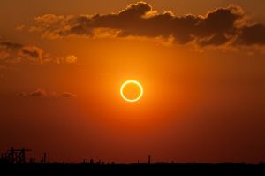 thumbmed__Ring-of-fire-eclipse